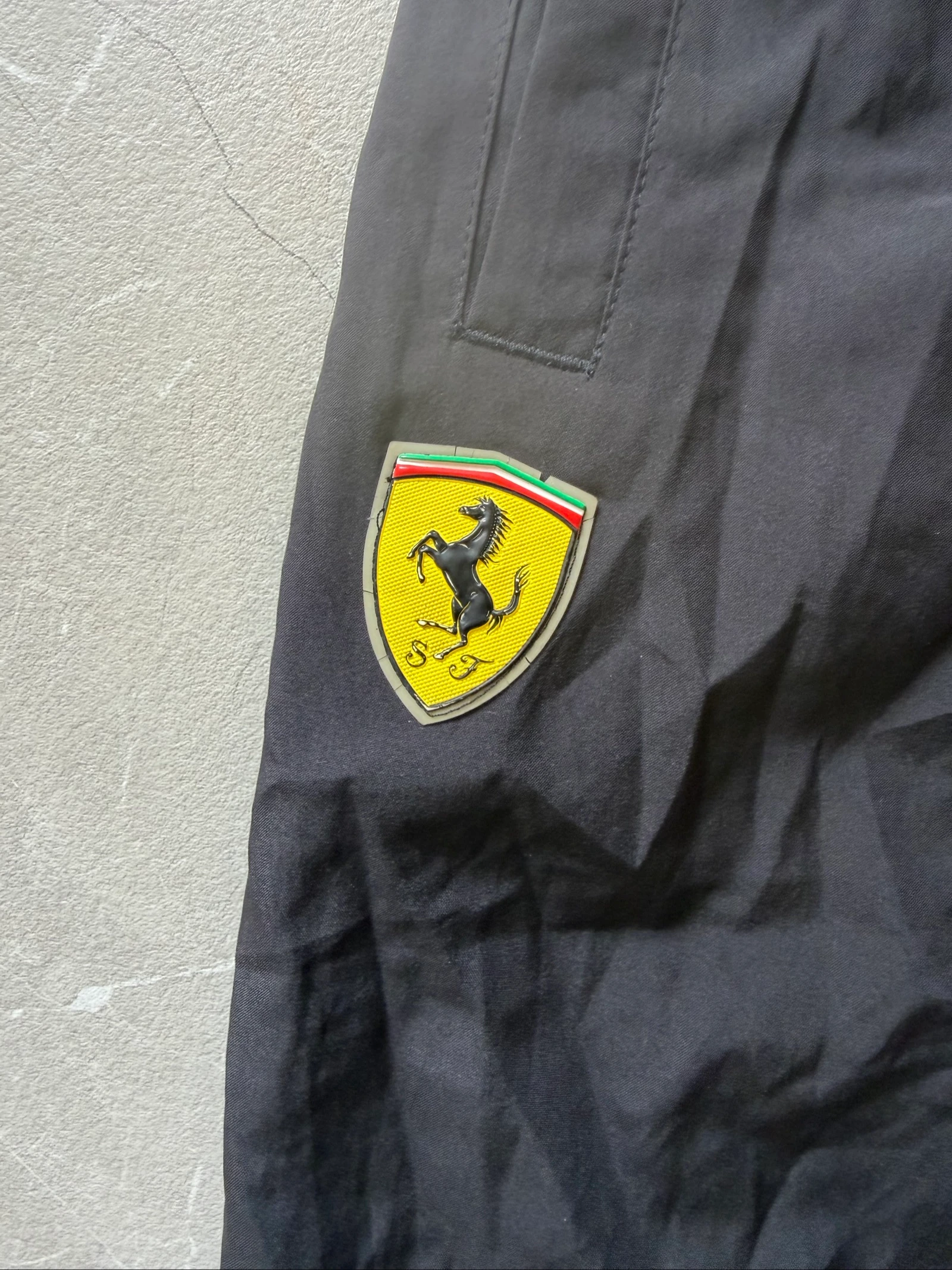 Pantalón Puma Ferrari negro con logos bordados – photo 3